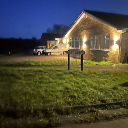 Double Room At The Bungalow With Shared Shower Room Kettering Exterior photo