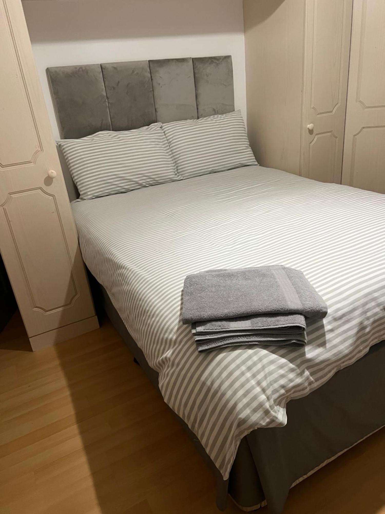 Double Room At The Bungalow With Shared Shower Room Kettering Exterior photo